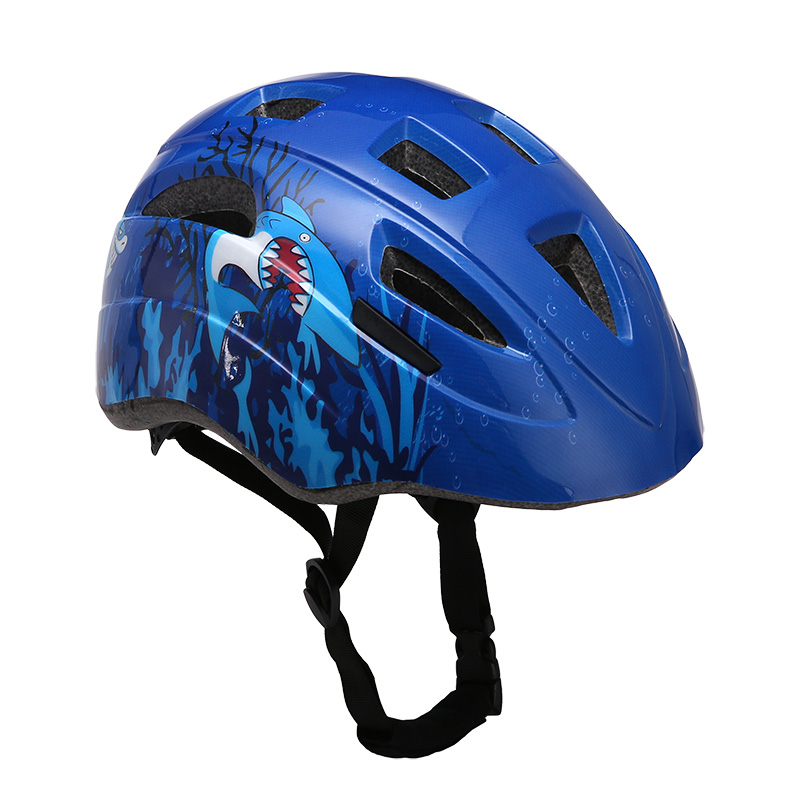 Chlapci a dívky na kole ochrana bezpečná helma
